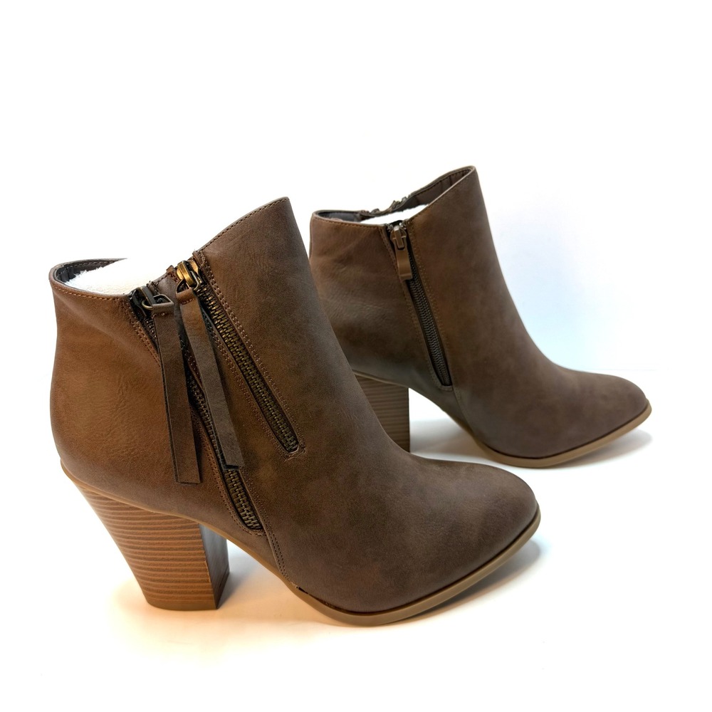 Journee Collection Women's Vally Stacked Heel Ankle Booties Brown Size 10 NWT